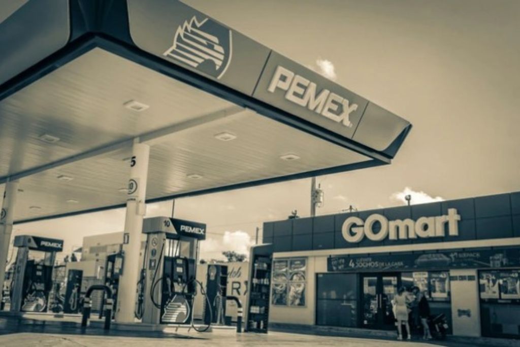 PEMEX gas station with fueling pumps and a GOmart convenience store in a monochrome setting.