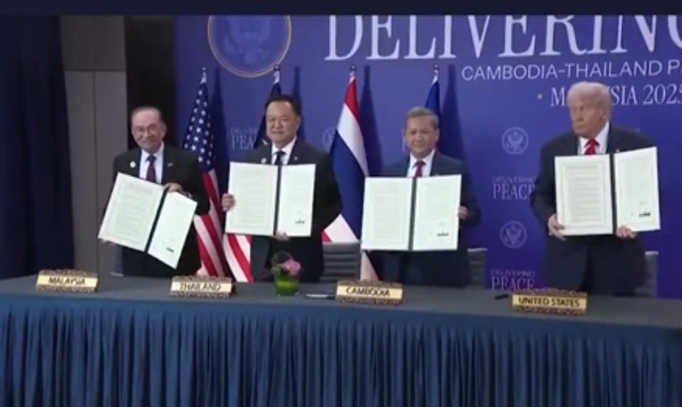 Leaders from Cambodia, Thailand, Malaysia, and the United States hold signed agreements at the Cambodia-Thailand Partnership event in Malaysia 2023.